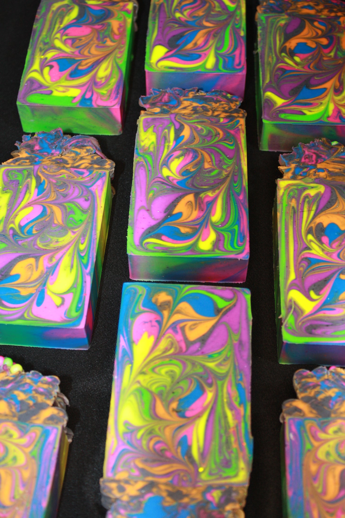 Neon Dreams *LIMITED EDITION FROSTED BAR* - Fresh Citrus + Raspberry + Pineapple + Creamy Vanilla