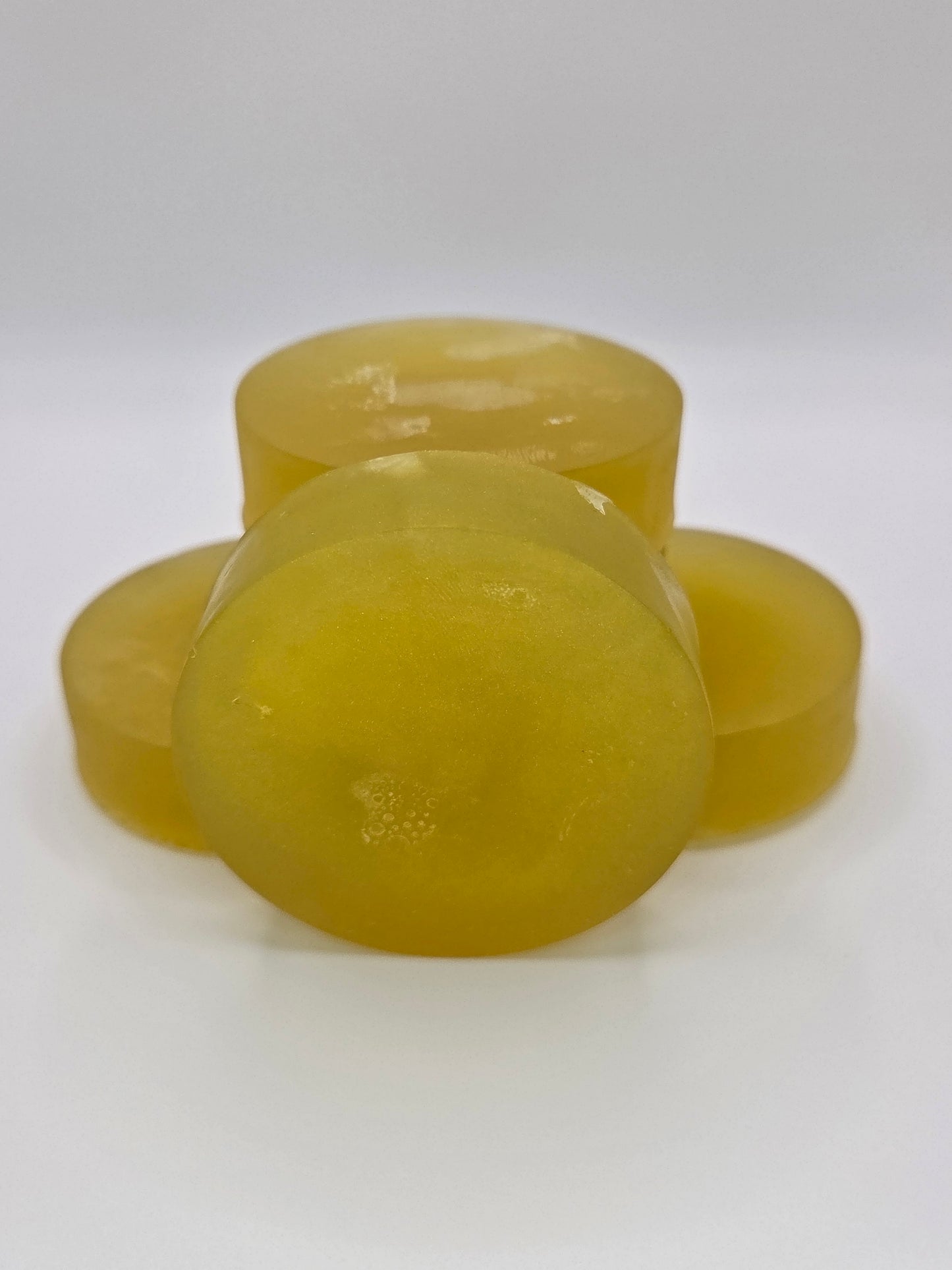 Lush - Clove + Lemongrass + Lavender + Musk